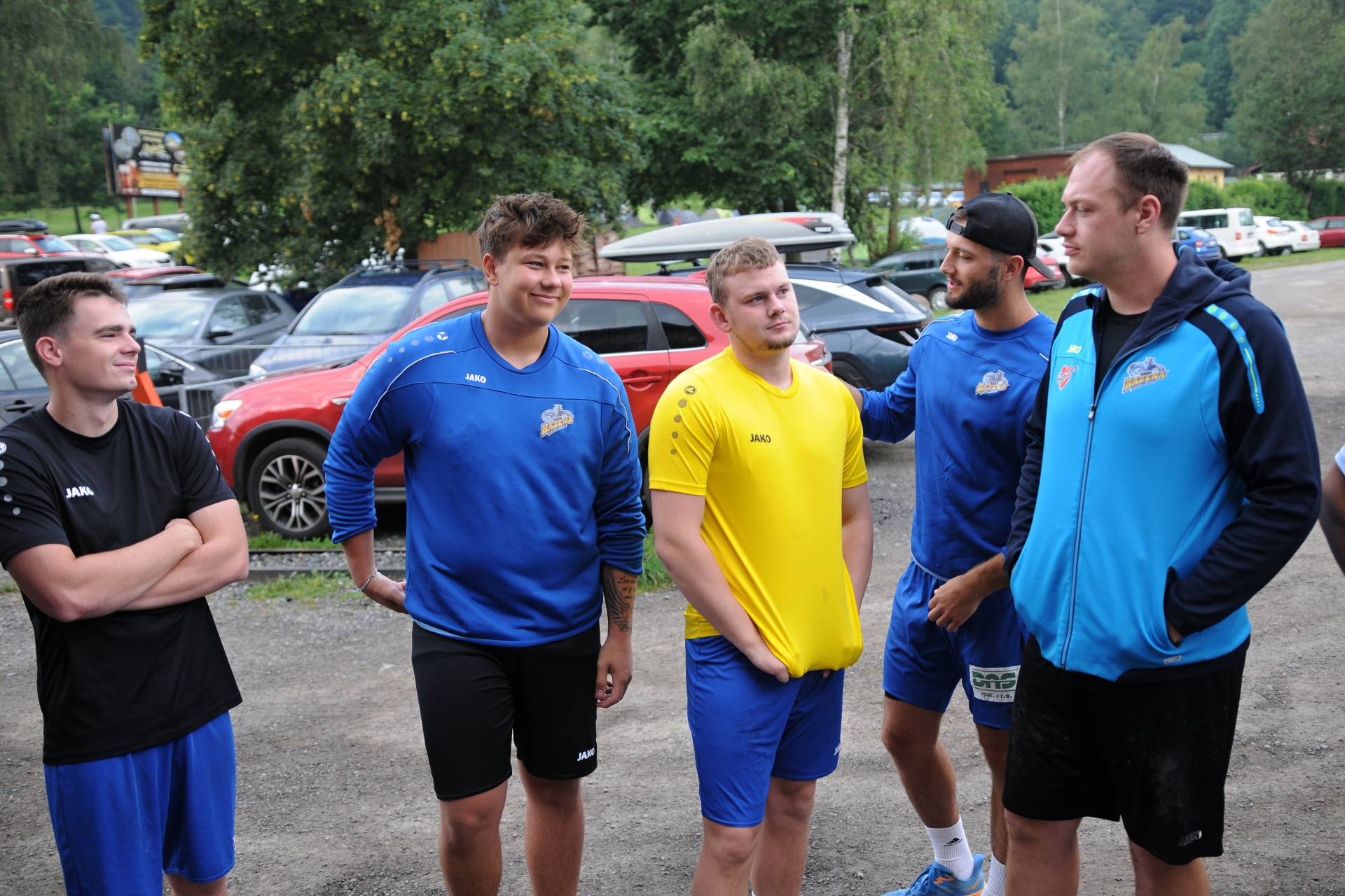 Teambuilding na vodě. Hráči SKP sjeli Vltavu na raftech