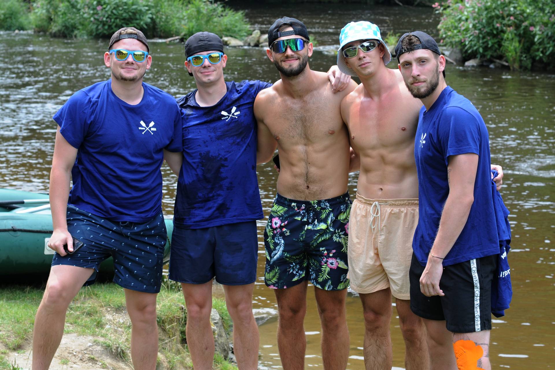 Teambuilding na vodě. Hráči SKP sjeli Vltavu na raftech