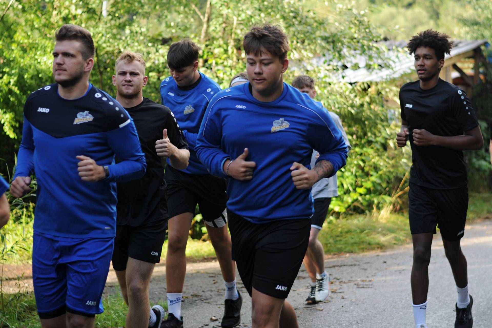 Teambuilding na vodě. Hráči SKP sjeli Vltavu na raftech