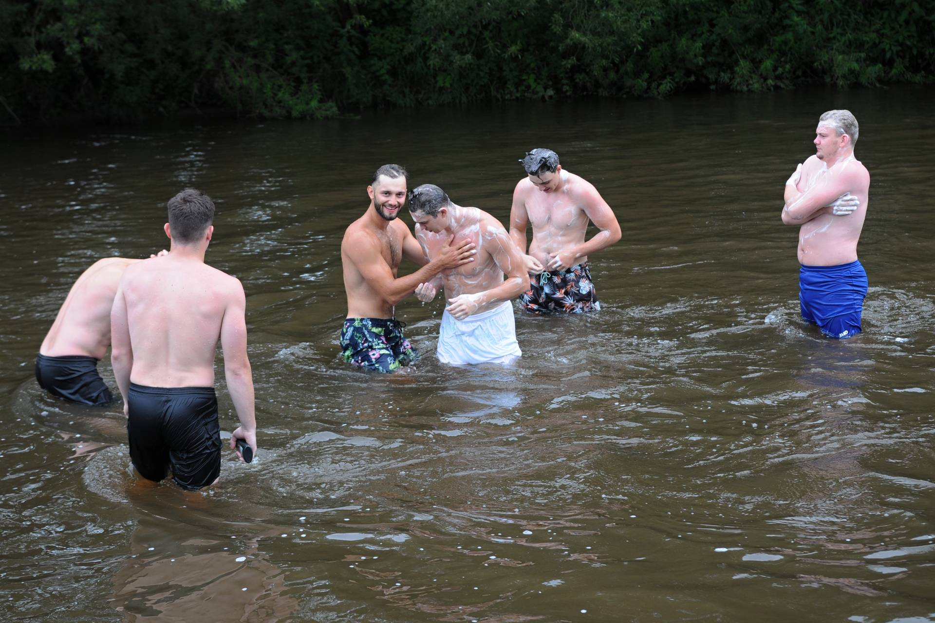 Teambuilding na vodě. Hráči SKP sjeli Vltavu na raftech