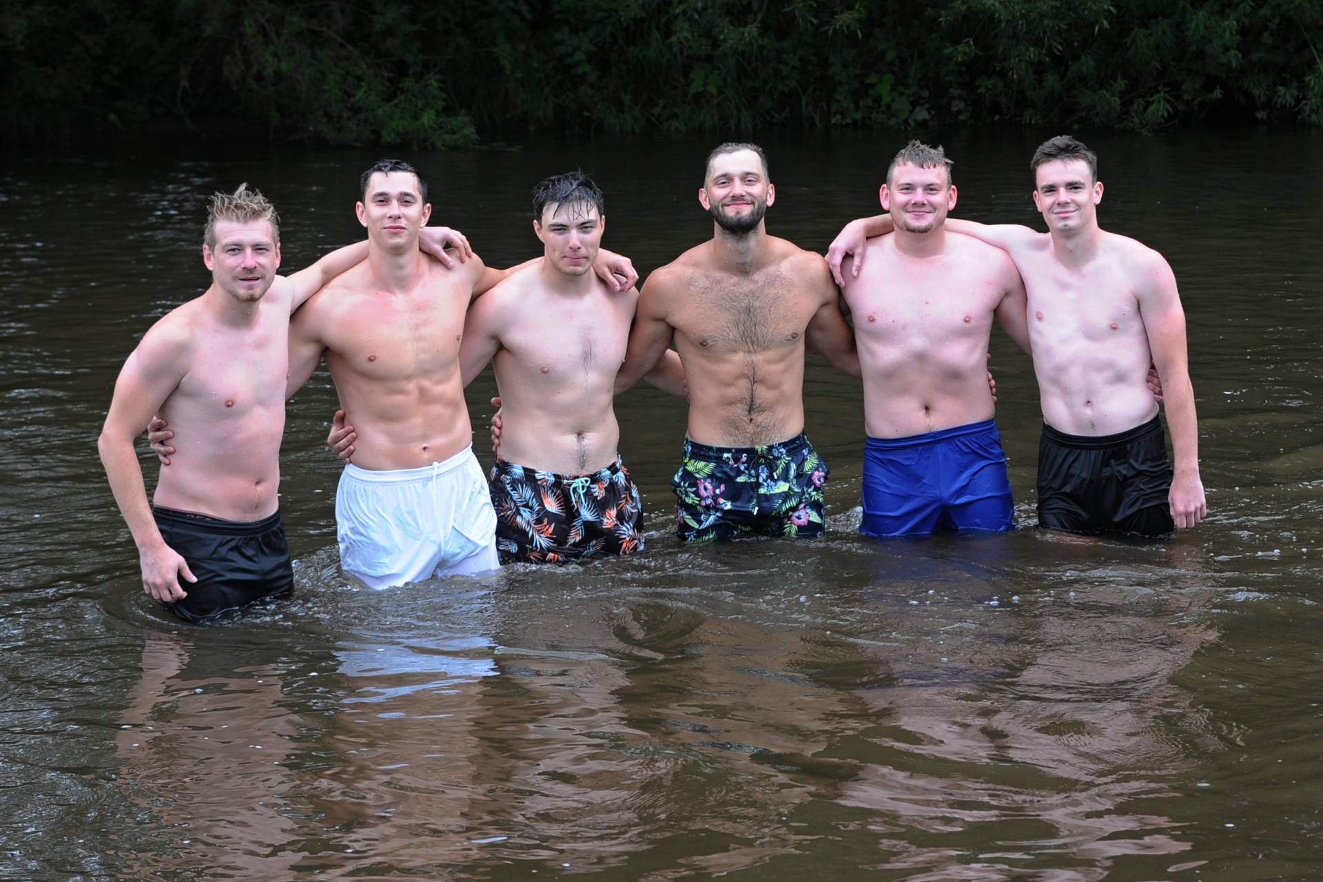 Teambuilding na vodě. Hráči SKP sjeli Vltavu na raftech
