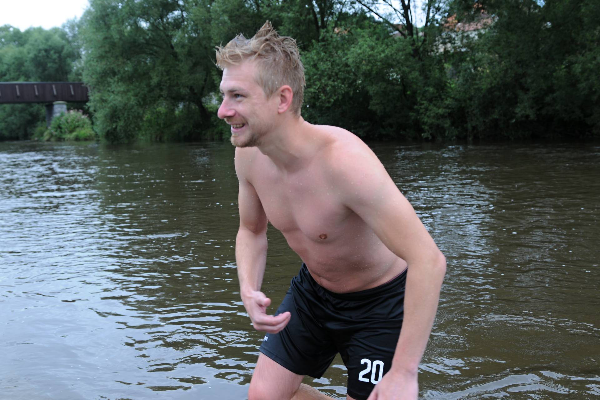 Teambuilding na vodě. Hráči SKP sjeli Vltavu na raftech
