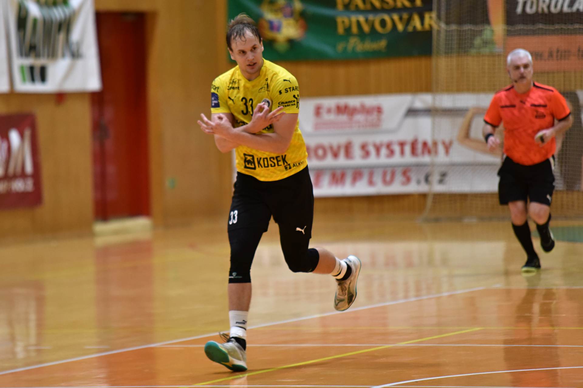 První zápas těsně pro favorita. V Brně bude SKP dotahovat dvougólové manko