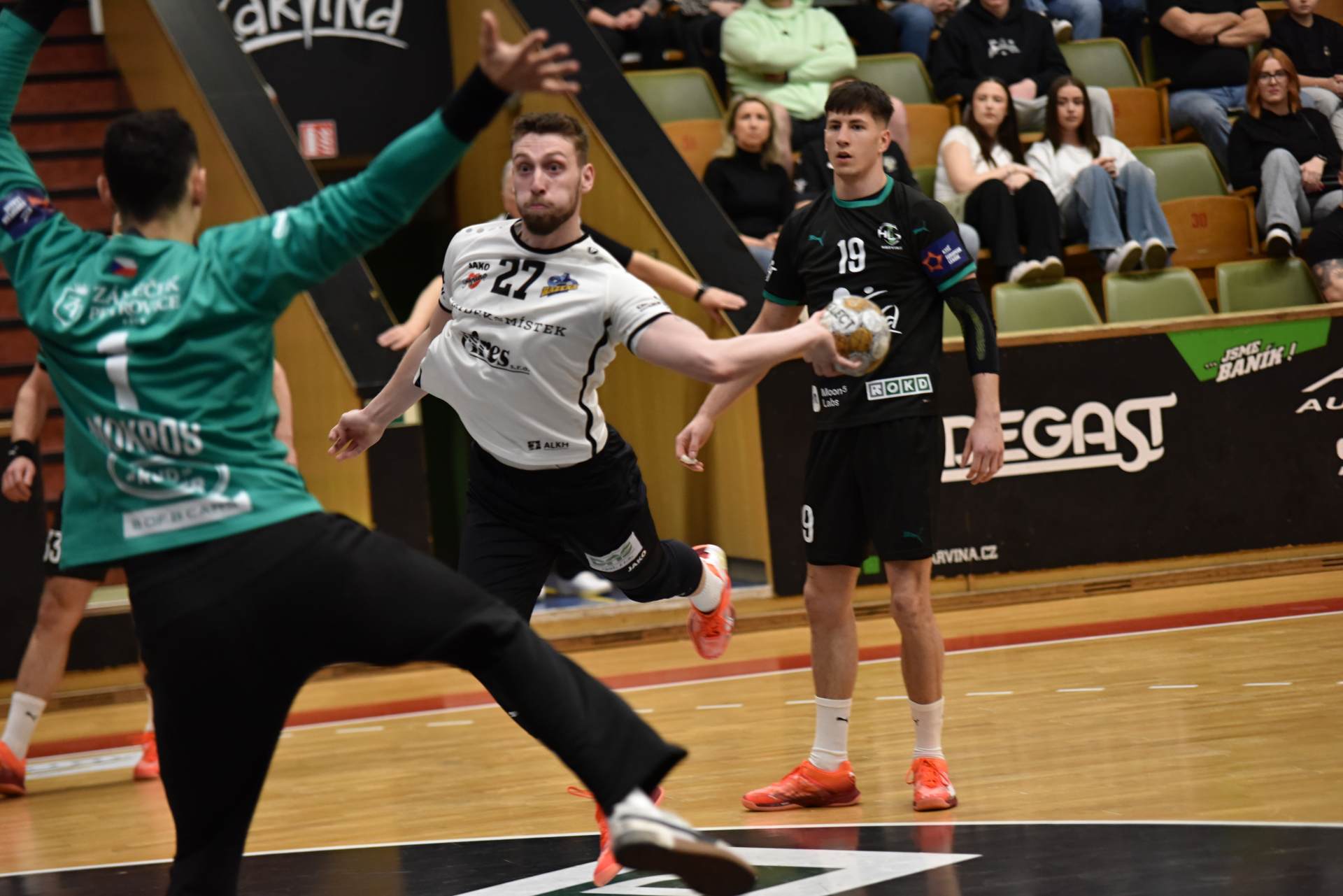 Druhé čtvrtfinále opět pro Karvinou. Favorit má mečbol