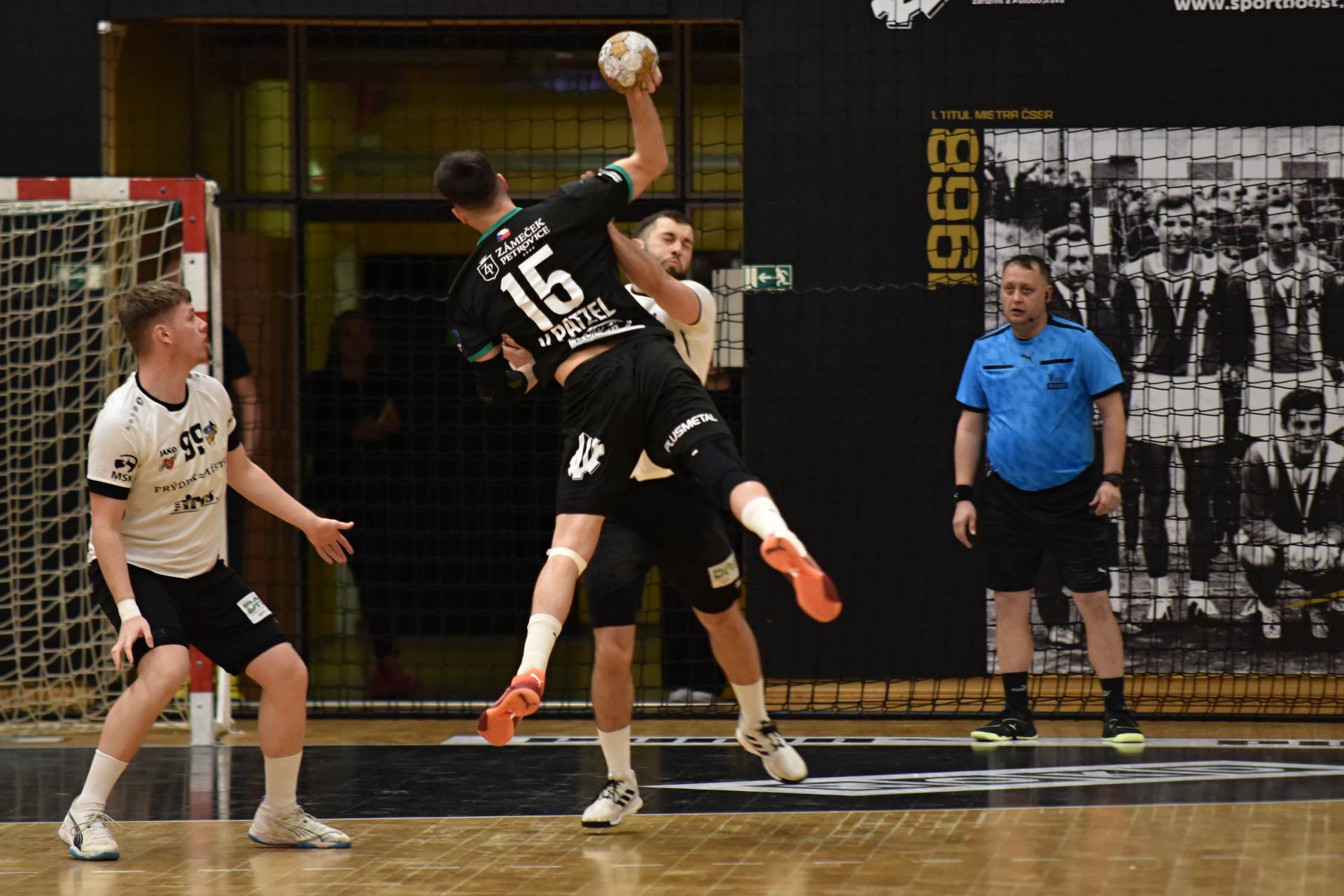 Druhé čtvrtfinále opět pro Karvinou. Favorit má mečbol