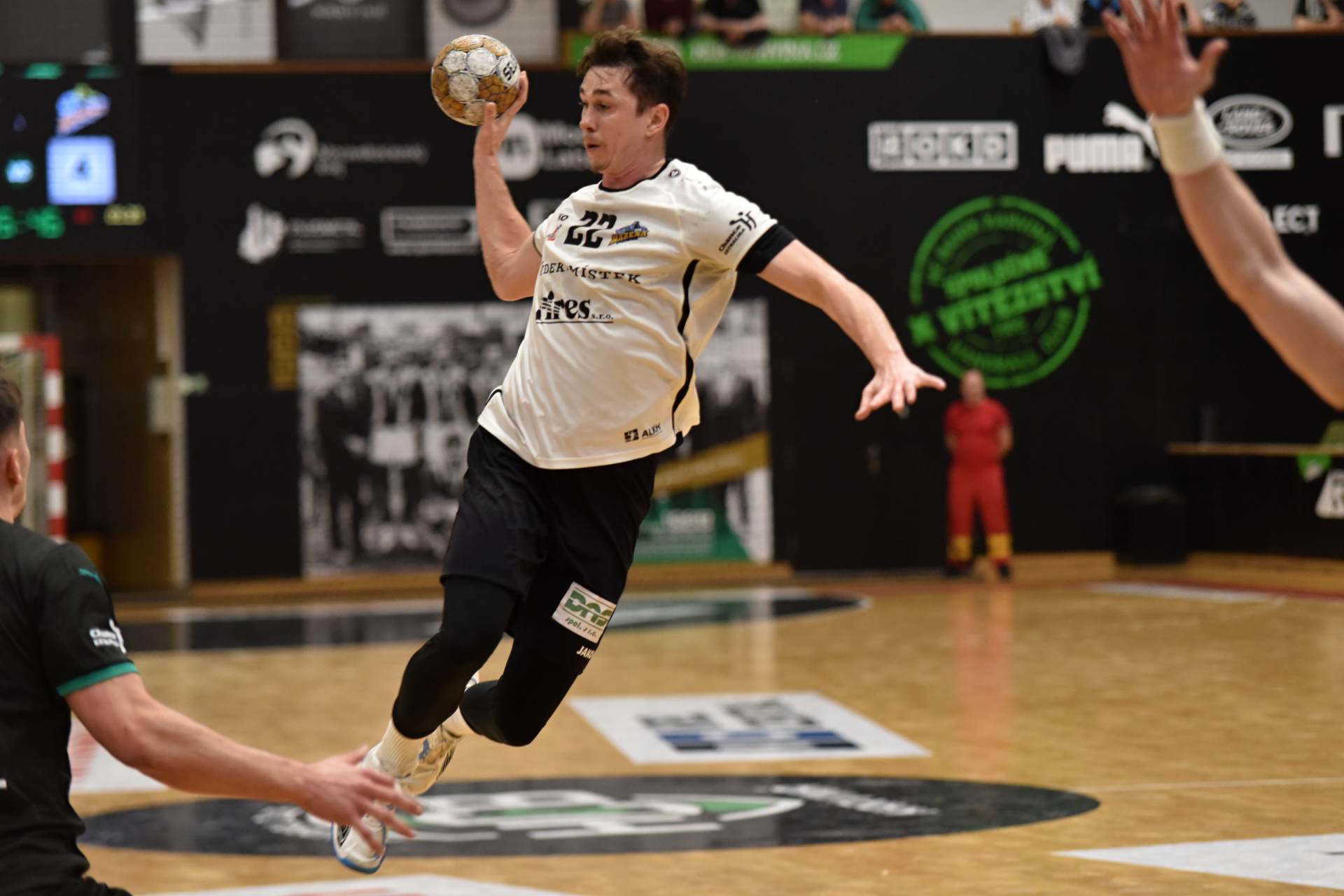 Druhé čtvrtfinále opět pro Karvinou. Favorit má mečbol