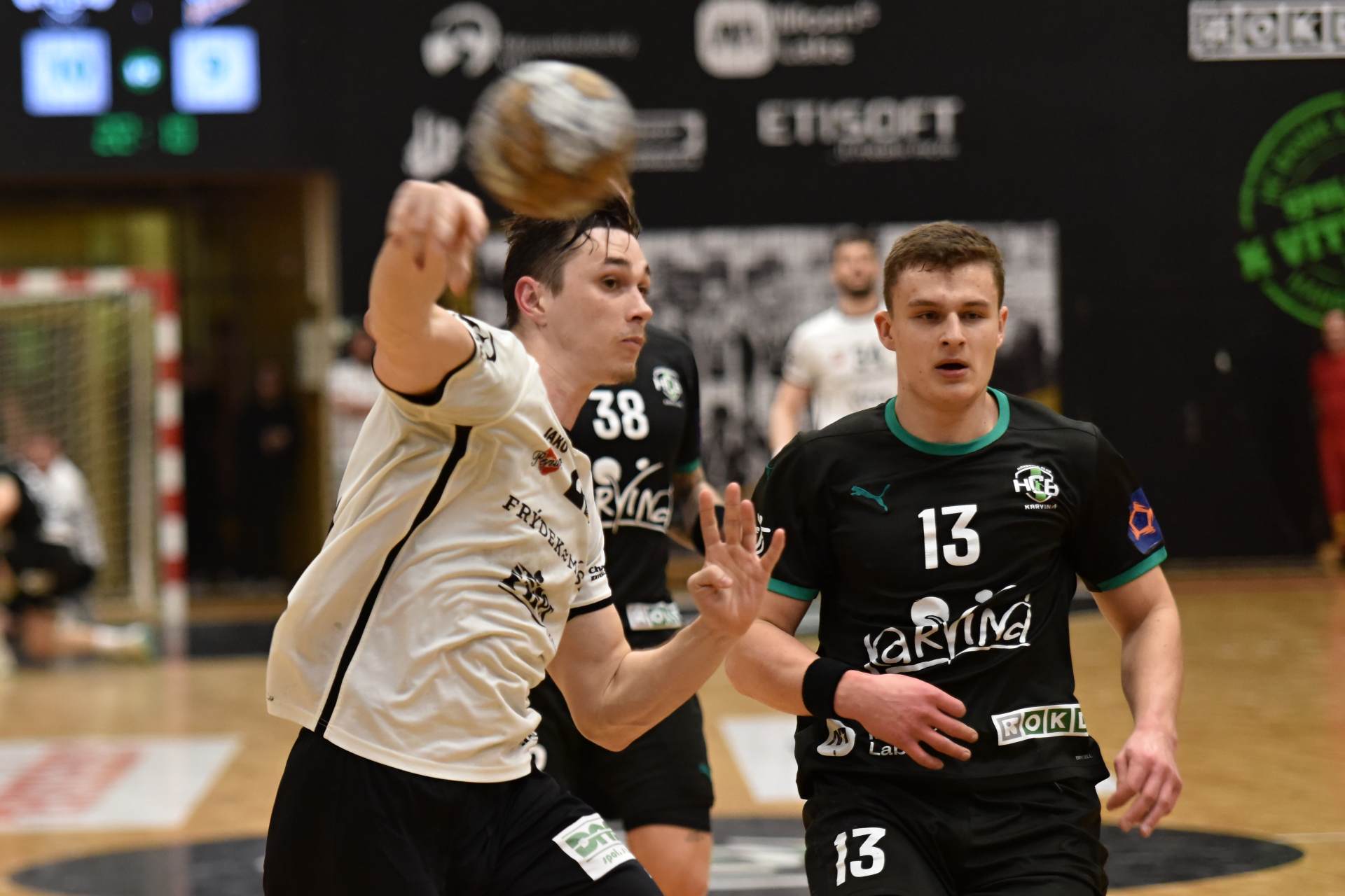 Druhé čtvrtfinále opět pro Karvinou. Favorit má mečbol