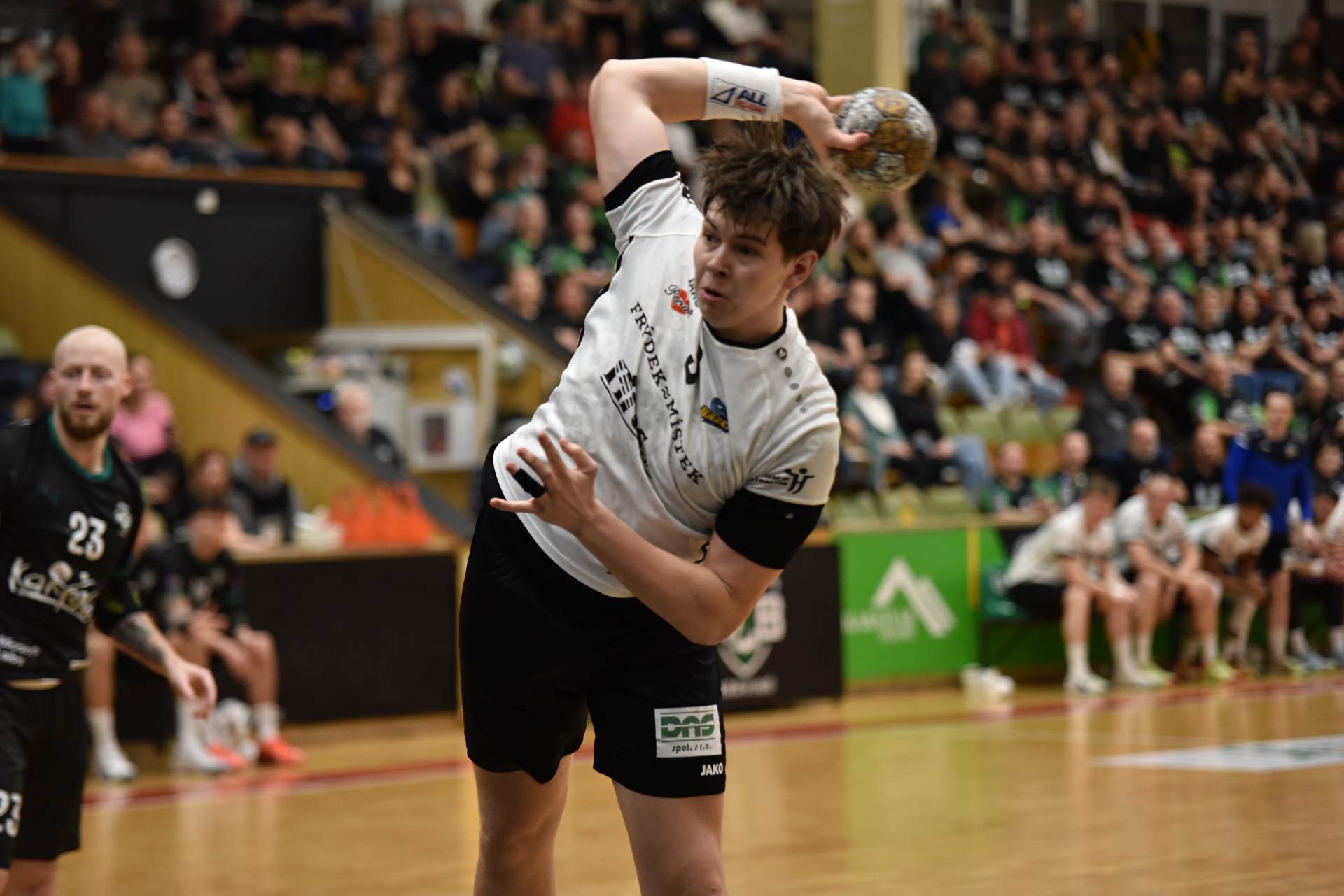 Druhé čtvrtfinále opět pro Karvinou. Favorit má mečbol