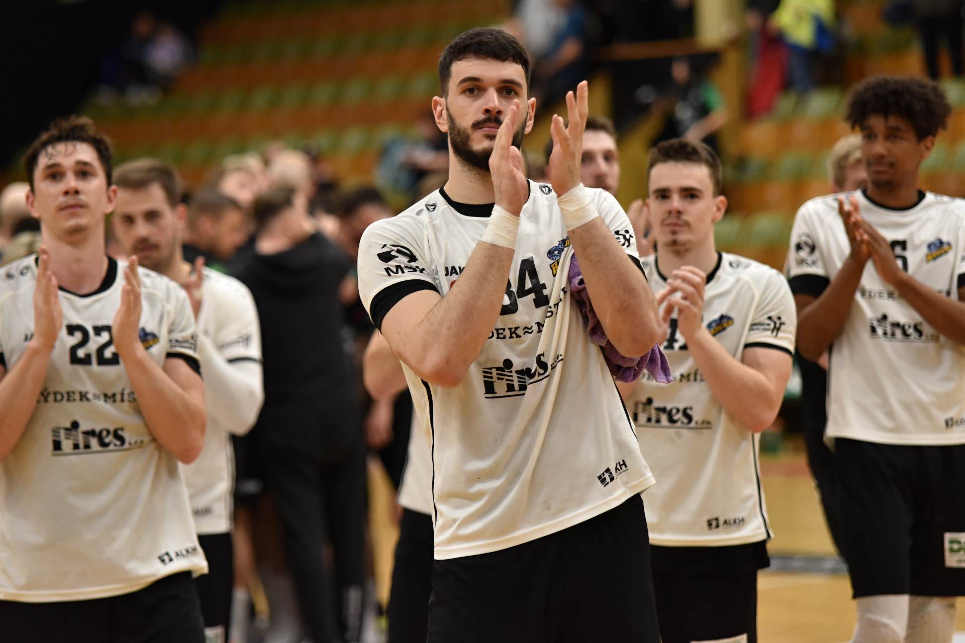 Druhé čtvrtfinále opět pro Karvinou. Favorit má mečbol