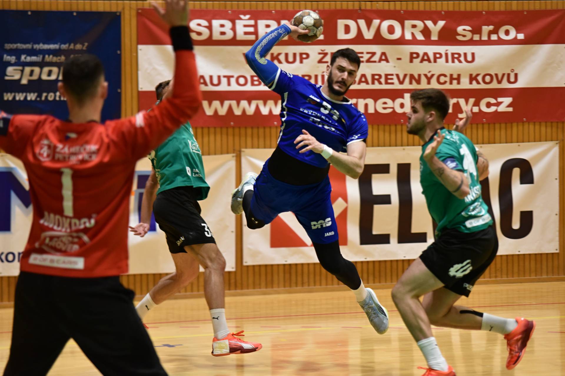 Jeden z nejlepších výkonů na mistra nestačil. Favorit jde do semifinále